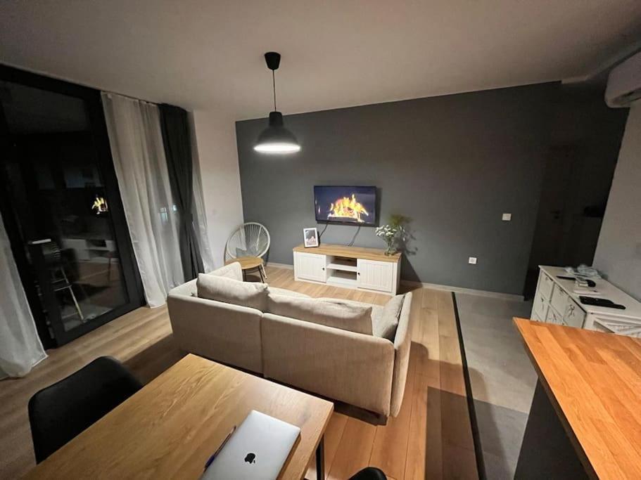 Sunlit Elegance Escape Apartment Varna ภายนอก รูปภาพ